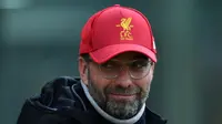 Manajer Liverpool, Jurgen Klopp, memastikan pihaknya siap bertahan total ketika berjumpa Manchester United di Old Trafford. (AFP/Anthony Devlin)