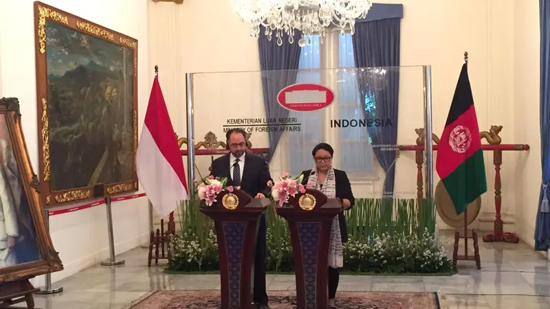 Menteri Luar Negeri RI Retno Marsudi menerima kunjungan dari Menlu Afghanistan H.E Salahudi Rabbani di Jakarta (Liputan6.com/Teddy Tri Setio Berty)