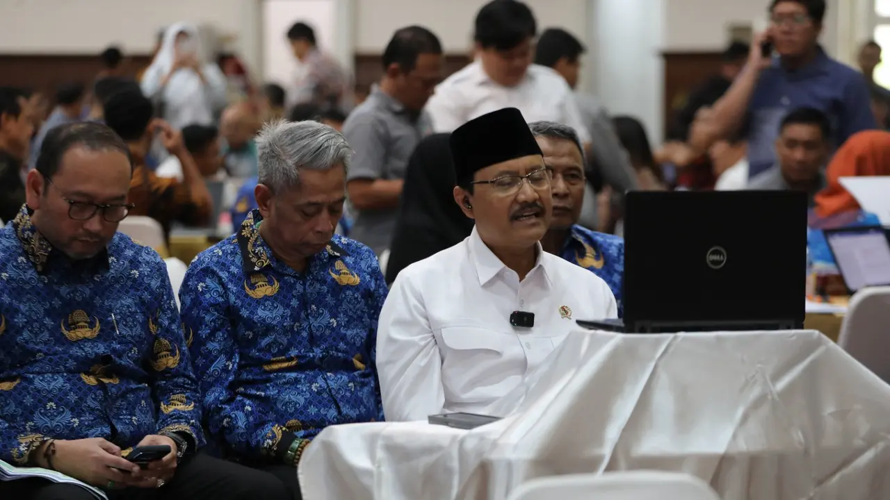 Menteri Sosial Saifullah Yusuf (Gus Ipul) saat menghadiri Pembahasan dan Klarifikasi Usulan Penyelenggaraan Sekolah Rakyat