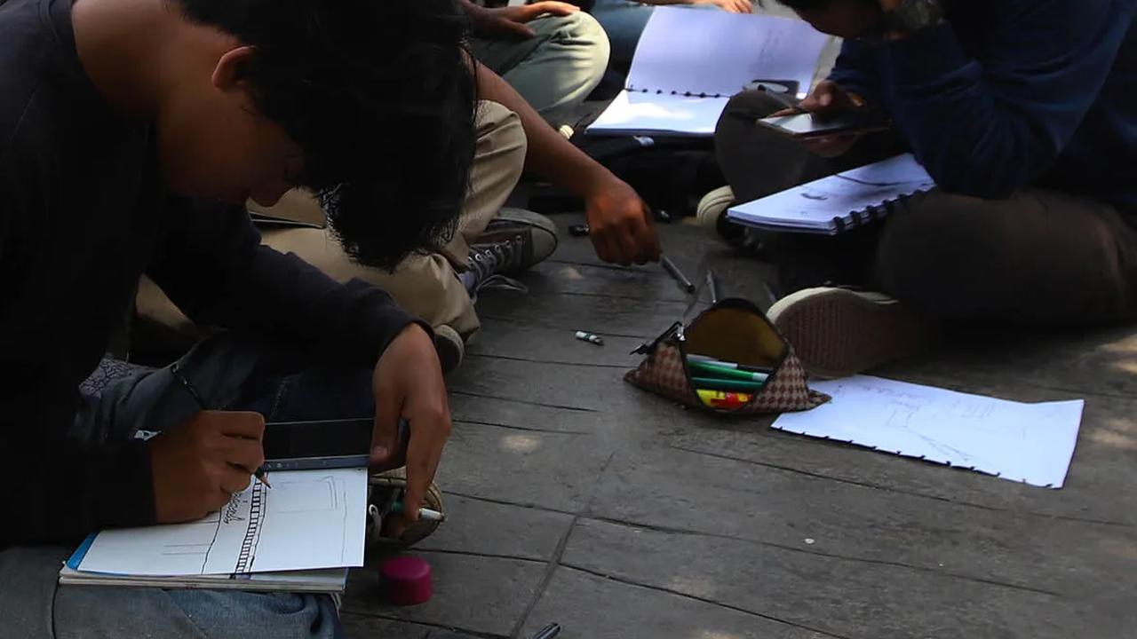 Selain itu, kawasan ini juga sebagai tempat diskusi dan bertukar pikiran saat mereka membuat karyanya.