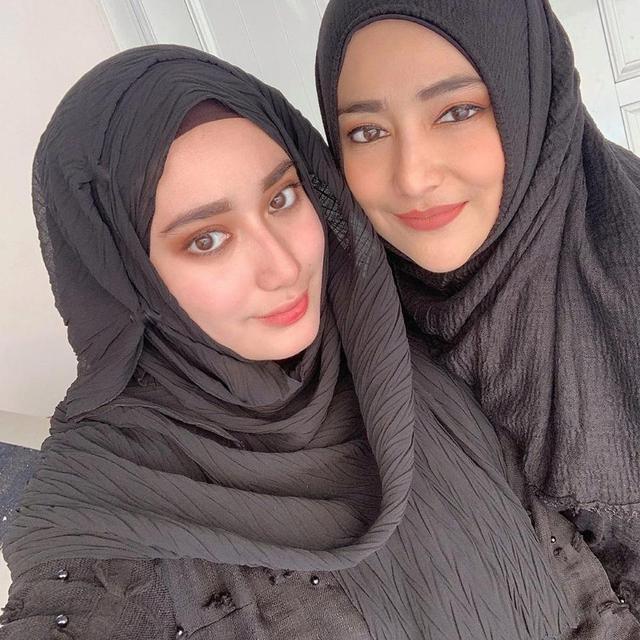 6 Potret Kebersamaan Cindy Fatikasari dan Putri Sulung, Bak Kakak Adik