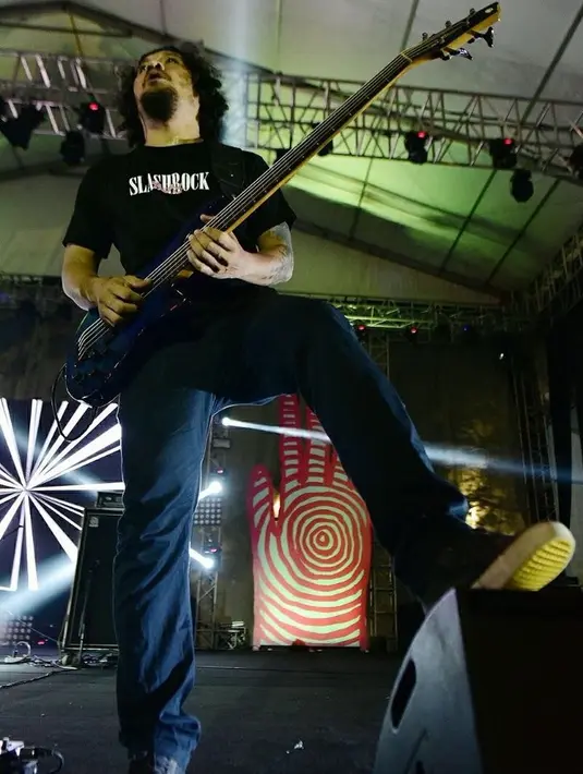 Kecelakaan yang dialami Made dan Afi ini terjadi setelah keduanya hendak pulang ke Denpasar setelah menyaksikan pertunjukan musik di Ubud. Kala itu, Afi tak terselamatkan nyawanya sedangkan Made kritis. (Instagram/indramade_)