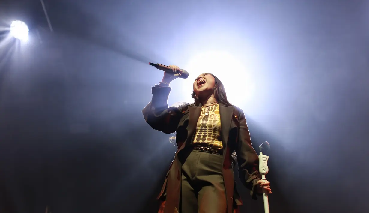 Ada Tiara Andini yang dikenal dengan lagu-lagu ballad dan suara tinggi. [Adrian Putra/Fimela.com]