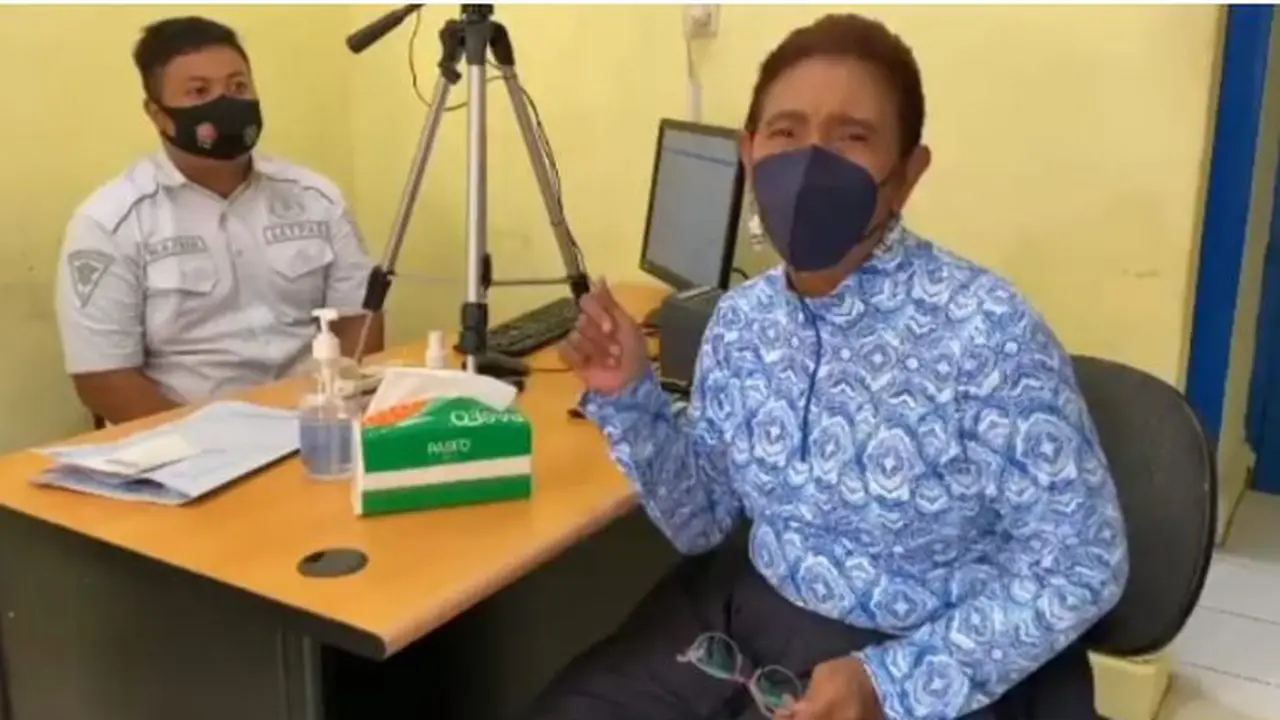 Susi Pudjiastuti urus SIM (twitter @susipudjiastuti)