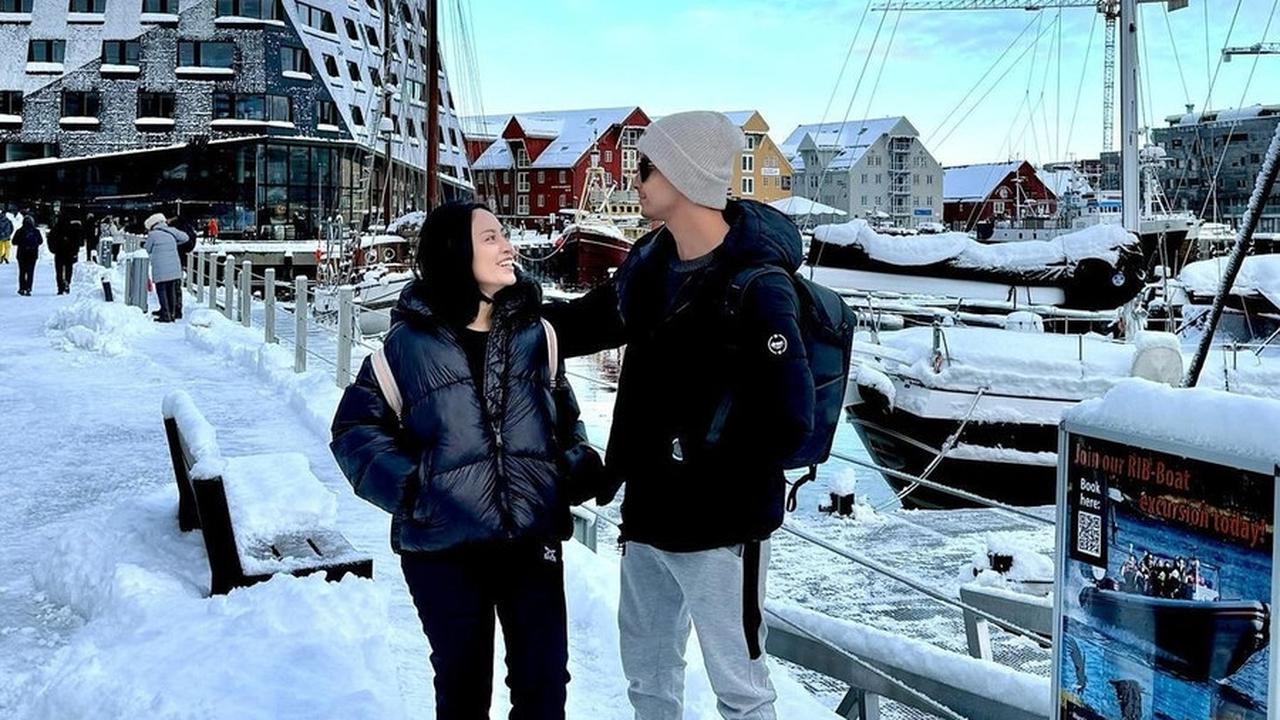 Intip Keseruan Pasangan Kekasih Rachel Vennya dan Salim Nauderer Liburan di Norwegia Demi Berburu Aurora