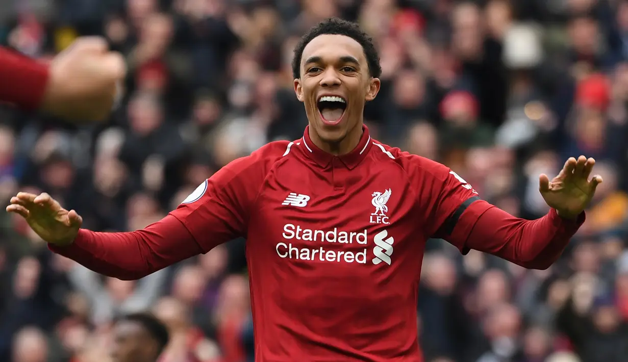 Trent Alexander-Arnold (99 juta euro) - Bek kanan Liverpool yang baru berusia 21 tahun ini mampu tampil apik di seiap laganya. Alexander-Arnold memiliki market value 99 juta euro saat ini. (AFP/Paul Ellis)