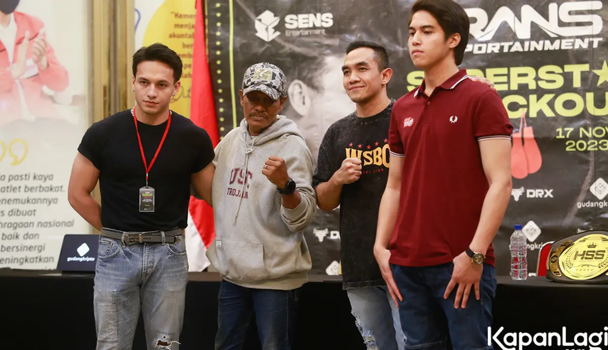 “(Tolak tawaran film) dua kayaknya dua judul. (Fokus latihan) sekitar 1,5 bulan mungkin. Memang butuh off syuting buat latihan. Kalau sambil syuting waktu latihan berkurang. Gue nggak bisa remehin dia di sini,” kata [KapanLagi.com/Bayu Herdianto]