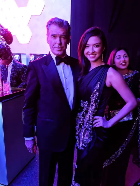 Raline Shah bersama Pierce Brosnan. (Instagram/ralineshah)
