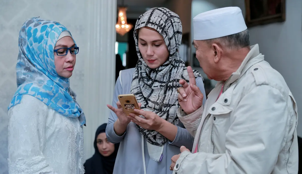 Banyak kenangan Marini bersama dengan ayahnya. Sebagai orang militer, ayahnya memiliki sifat tegas dalam mendidik anak-anaknya. (Adrian Putra/Bintang.com)