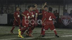 Kegembiraan pemain ASIOP Apacinti setelah mencetak gol ke gawang Afza United Malaysia dalam final Cup U-10 Serpong City International Soccer Tournament di Sabnani Park, Tangerang Selatan. Minggu (4/12/2016). (Bola.com/Arief Bagus)