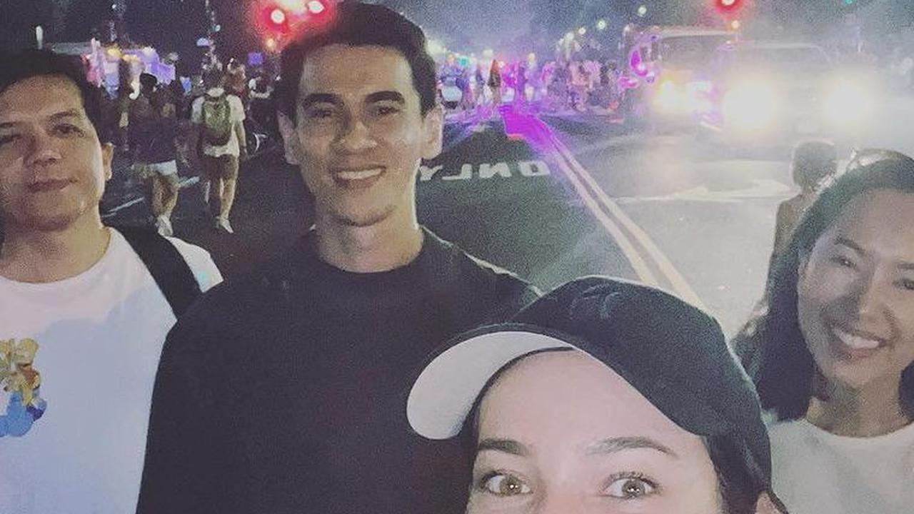 Dikenal sebagai sosok yang mudah bergaul dan punya banyak teman, tak heran jika Enzy langsung punya banyak teman setelah pindah ke Amerika.