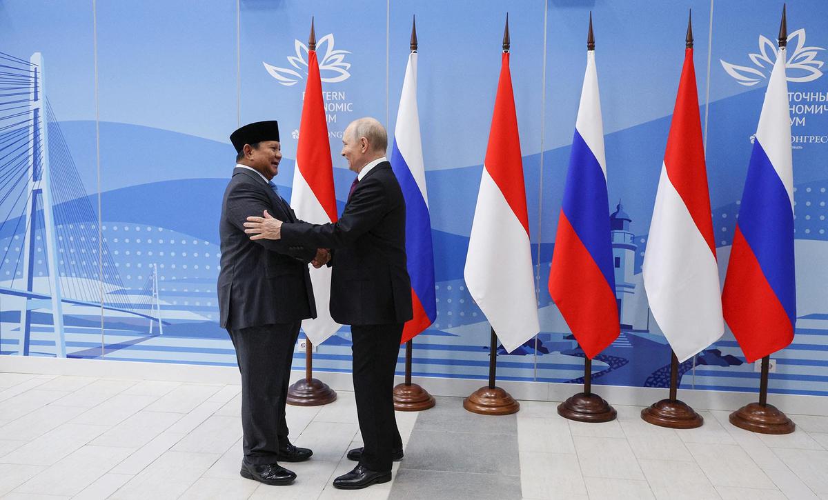 Prabowo dan Putin Bahas Kemitraan Indonesia Rusia di Vladivostok