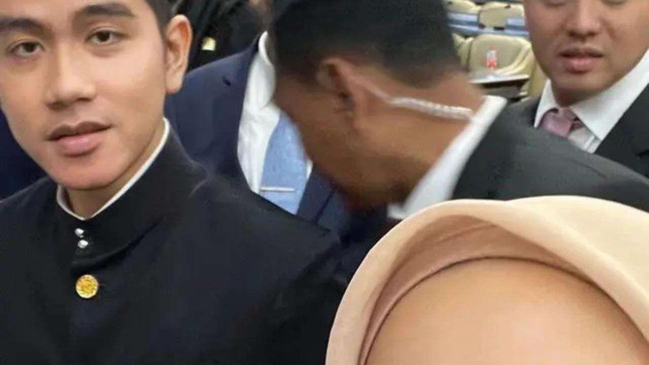 6 Gaya Melly Goeslaw Hadiri Pelantikan Prabowo Gibran, Kenakan Kebaya Janggan Favorit