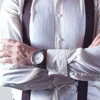 Ternyata melipat tangan bisa mengungkap kepribadian seseorang, lho. (Sumber foto: pexels.com)