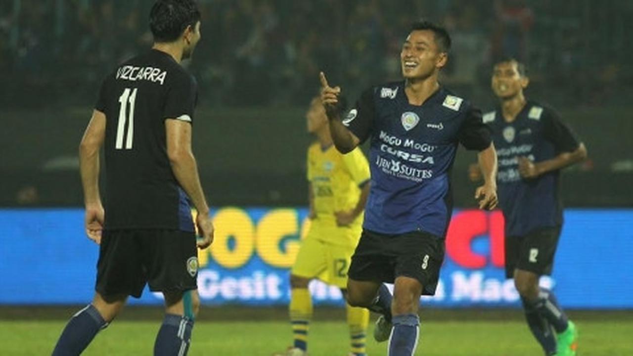 Hasil pertandingan Arema Cronus vs Gresik United: skor 4 -1