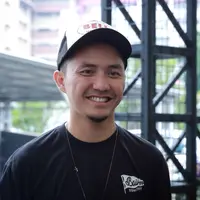 Pasangan selebriti Ananda Omesh dan Dian Ayu salah satu pasangan yang gemar mengendarai sepeda motor. Bahkan, dalam sepeda motor Omes mengakui keunggulan istrinya.  (Galih W. Satria/Bintang.com)