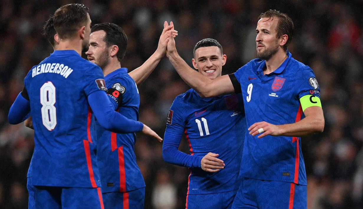 Ia juga memegang rekor top skor Timnas Inggris dalam laga kompetitif. Ia berhasil melewati rekor Wayne Rooney dengan 37 gol saat mencetak hattrick kala Timnas Inggris menang 5-0 atas Albania dalam kualifikasi Piala Dunia 2022 (12/11/2021). Total 43 gol telah dicetaknya hingga kini. (AFP/Ian Kington)