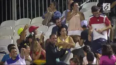 Kisah unik pria lamar kekasih di tengah pertandingan tenis.