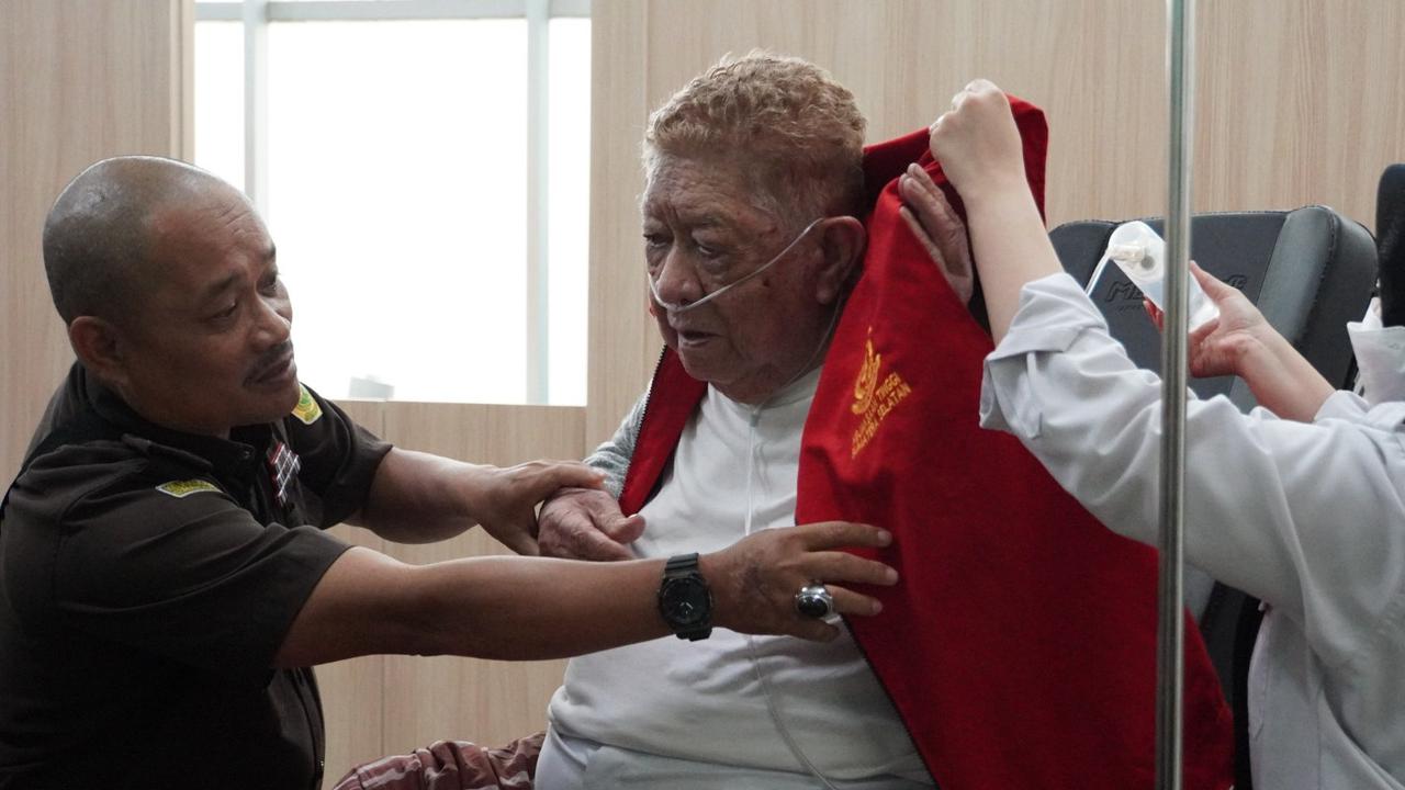 Pengusaha Terkenal Palembang Haji Alim Ditangkap, Saat Ditahan Masih Pakai Infus & Selang di Hidung