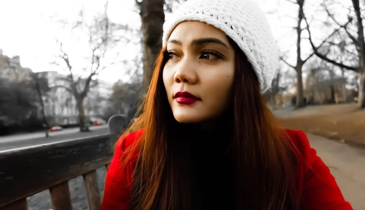 Dua hari belakangan ini, ia mengunggah status yang sama dengan foto berbeda. "Aku adalah seburuk-buruk manusia yang ingin berbuat baik." tulis Rina Nose yang diunggah pada 12 dan 13 Desember ini. (Instagram/rinanose16)