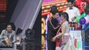 Verrel Bramasta dan Natasha Wilona beradu akting dalam drama musikal Siapa Takut Jatuh Cinta di  Jakarta, Rabu (29/11). Selain drama musikal, SCTV Awards 2017 juga dimeriahkan puluhan musisi papan atas Indonesia. (Liputan6.com/Herman Zakharia)
