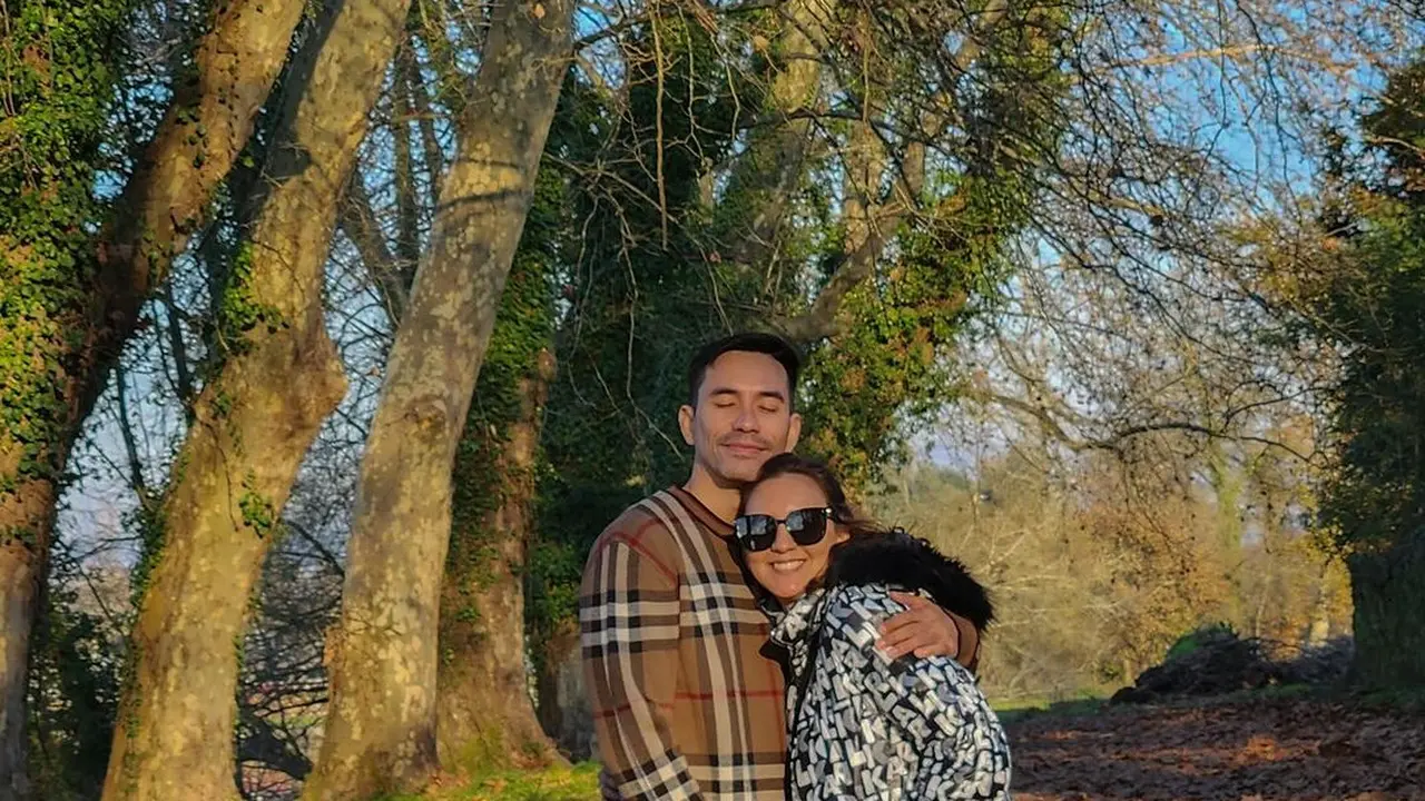 Darius Sinthrya dan Donna Agnesia. [Foto: Instagram/darius_sinathrya]