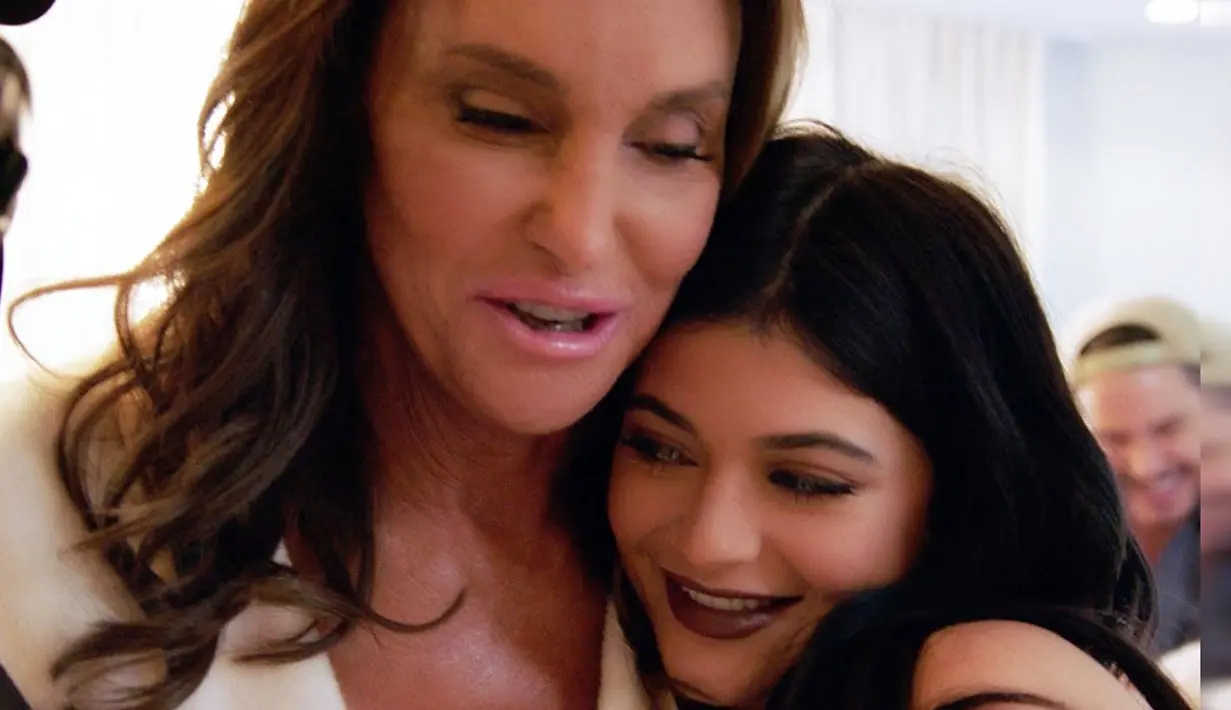 Caitlyn Jenner memastikan dirinya bisa bertemu Kylie setelah melahirkan dan akan membantu apapun yang dibutuhkan. (Youtube)