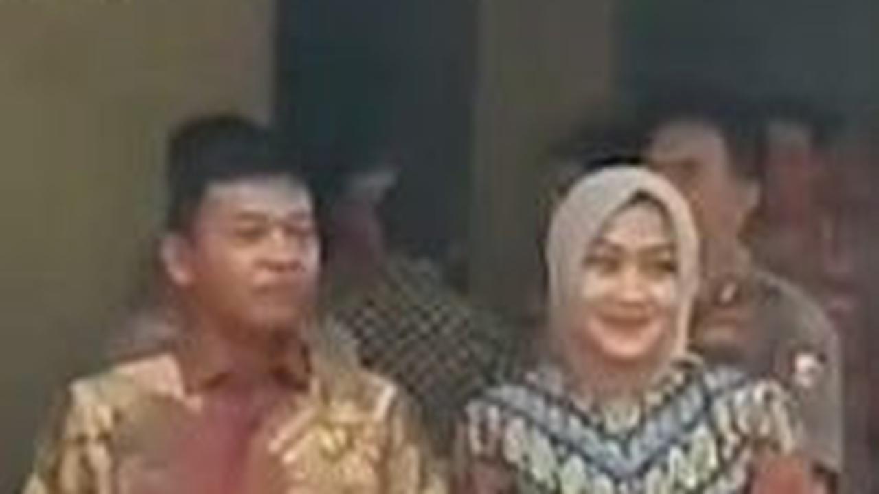 Menjadi seorang istri abdi negara tidak hanya harus tampil cantik, tapi juga memiliki wawasan yang luas dan pintar. Hal tersebut ternyata dimiliki oleh 5 wanita cantik dan hebat berikut ini.