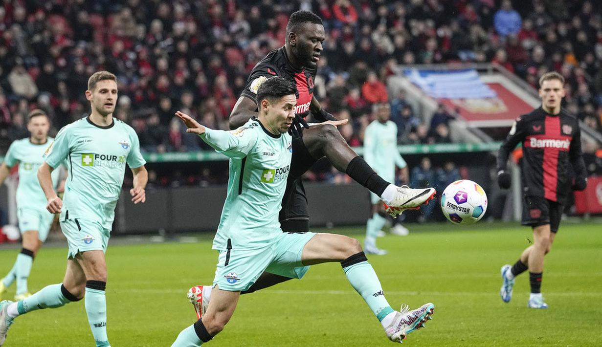 Victor Boniface adalah ujung tombak Xabi Alonso untuk urusan membobol gawang lawan. Sejauh ini pemain berusia 22 tahun itu telah mengemas delapan gol serta lima assist untuk Bayer Leverkusen. (AP Photo/Martin Meissner)