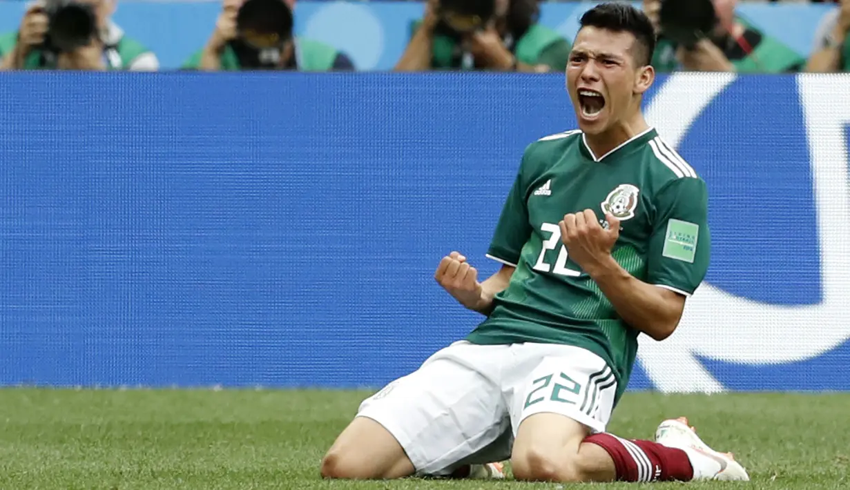 3. Hirving Lozano (Meksiko) - Pemain 22 tahun ini sukses mempecundangi juara bertahan Jerman lewat gol tunggalnya. Kecepatan serta kekuatan fisik menjadikanya sebagai senjata timnas Meksiko untuk membongkar pertahanan lawan. (AP/Antonio Calanni)
