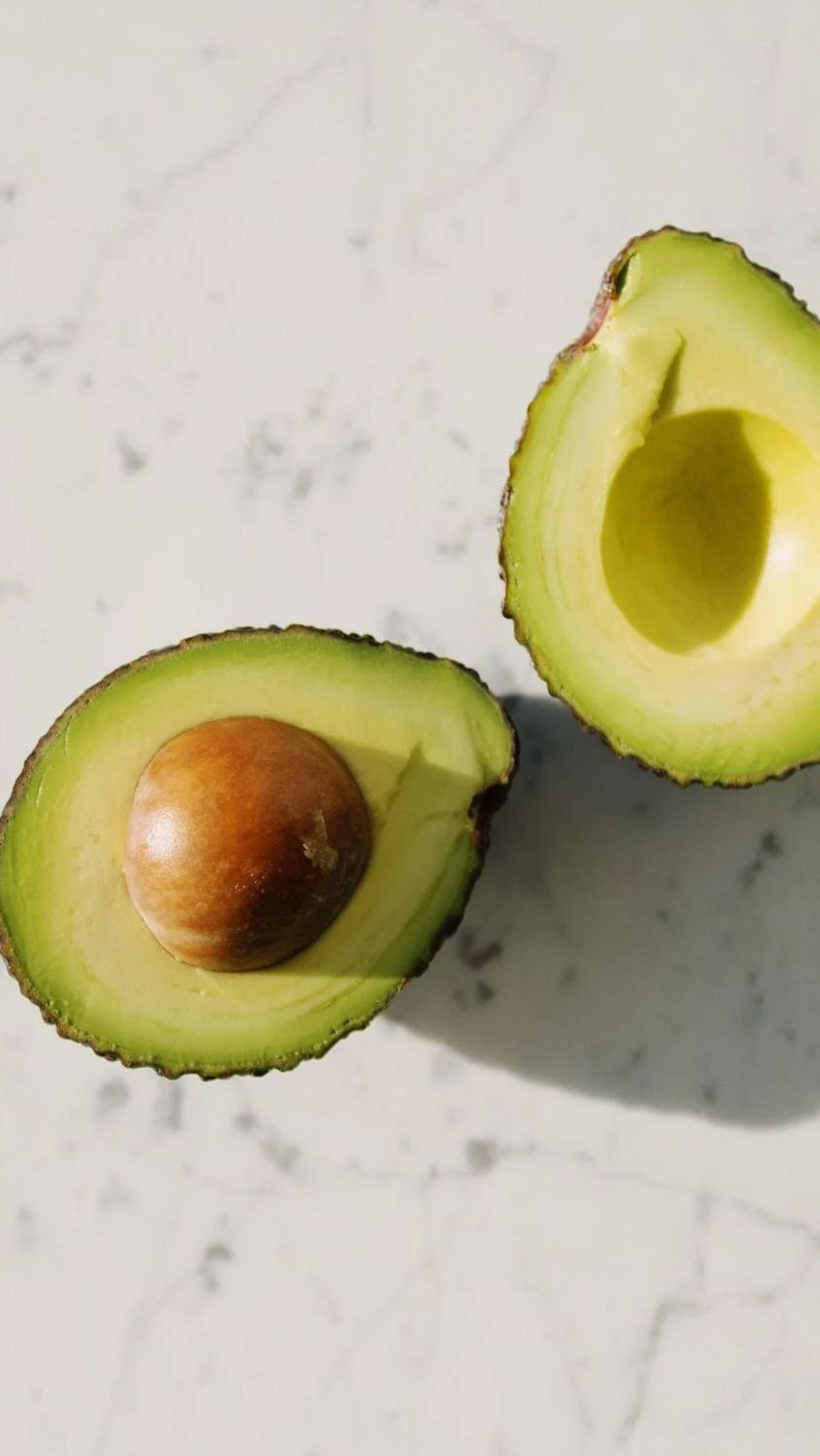 1.&nbsp;Alpukat: Lemak yang Merangsang Produksi Asam Lambung