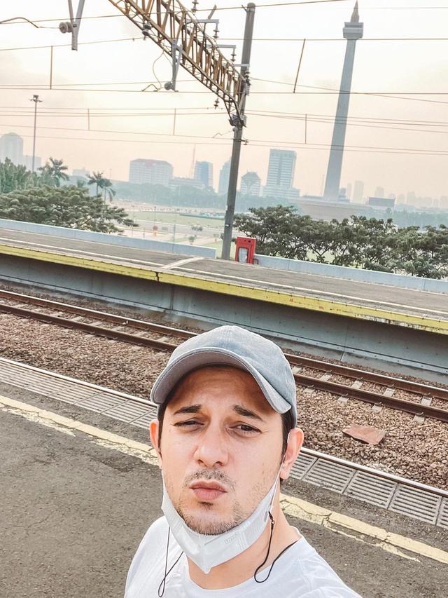 Penampilan Andrew Andika dengan Kumis dan Brewok Tipis, Macho Abis!