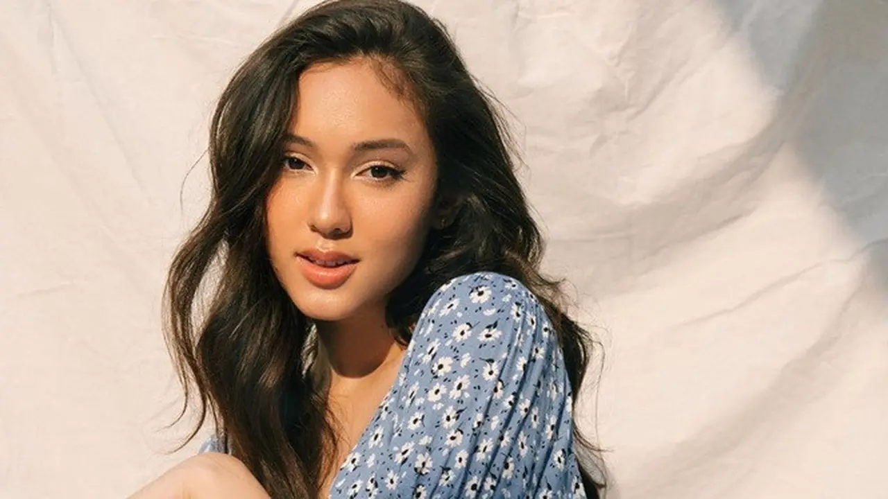 7 Potret Yasmin Napper Tampil dengan Makeup Natural, Tetap Memesona