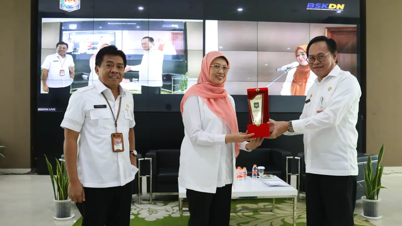 Sekretaris Badan Strategi Kebijakan Dalam Negeri (BSKDN) Noudy RP Tendean (kanan) saat diskusi 'Strategi Percepatan Penurunan Angka Kemiskinan Ekstrem di Daerah' (Istimewa)
