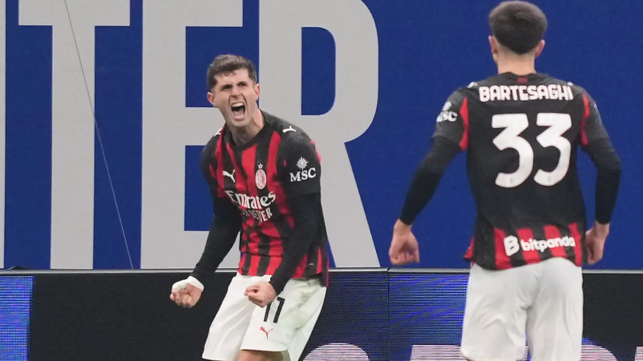 Christian Pulisic merayakan golnya untuk AC Milan