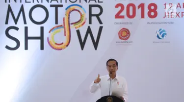 Presiden RI, Joko Widodo memberi sambutan pembuka Indonesia International Motor Show 2018 di JIExpo, Jakarta, Kamis (19/4). 38 merek kendaraan dipamerkan dan lebih dari 350 perusahaan ikut dalam IIMS 2018. (Liputan6.com/Helmi Fithriansyah)