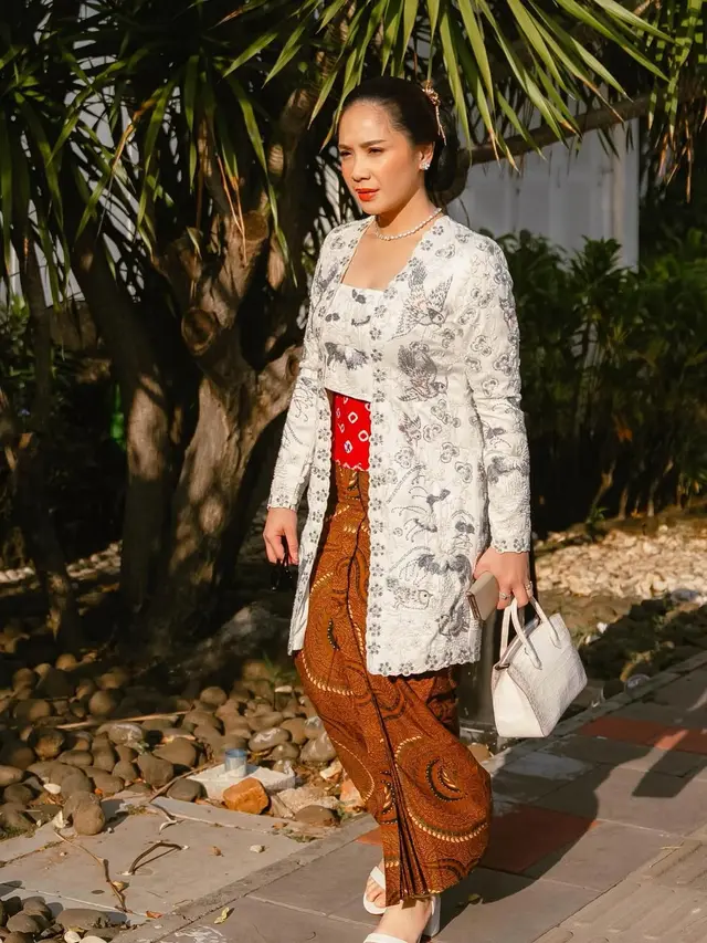 Bukan Tas Hermes, Nagita Slavina Ternyata Pakai Tas Croco Kolaborasinya dengan Brand Lokal di HUT ke-80 RI