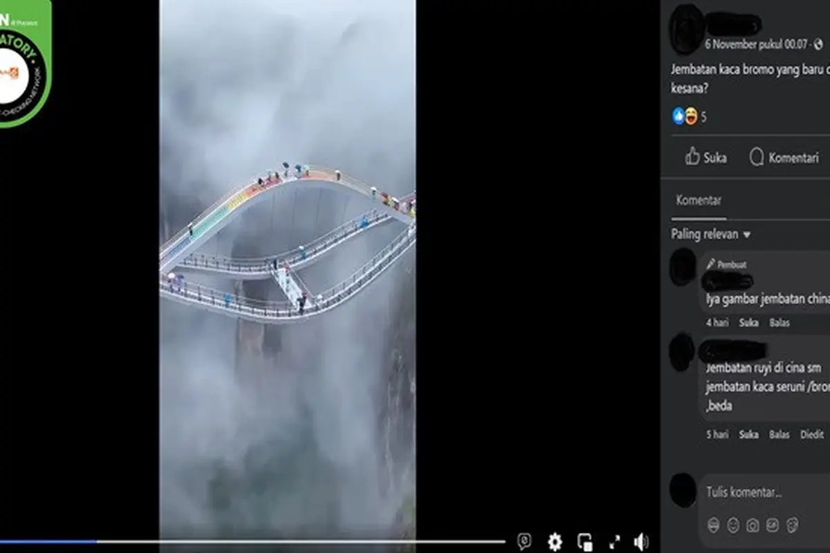 Gambar tangkapan layar video yang diklaim sebagai jembatan kaca di Gunung Bromo, Probolinggo, Jawa Timur sudah dibuka. (sumber: Facebook)