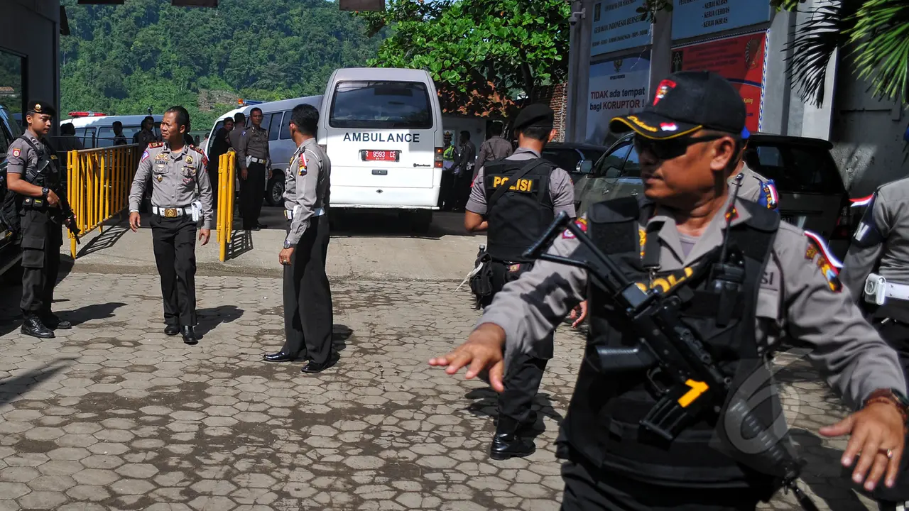 12 Ambulans dengan Peti Mati Masuk Nusakambangan Jelang Eksekusi