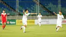 Gelandang Timnas Indonesia U-19, Feby Eka Putra, merayakan gol yang dicetaknya ke gawang Filipina U-19 pada laga Piala AFF U-18 di Stadion Thuwunna, Myanmar, Kamis (7/9/2017). Indonesia unggul 5-0 pada babak pertama. (Liputan6.com/Yoppy Renato)