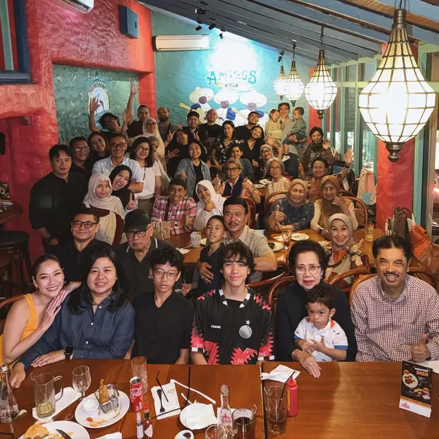 Kedekatan Bunga Citra Lestari bersama ibu mertua (Instagram/Tikoaryawardhana)