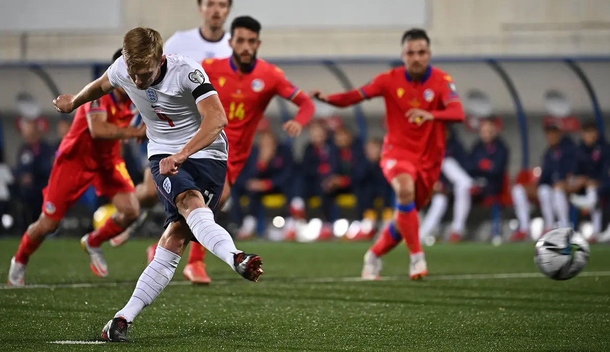 The Three Lions semakin tak terbendung. James Ward-Prowse sukses menjadi pencetak gol keempat lewat tendangan dari titik penalti. (AFP/Lionel Bonaventure)