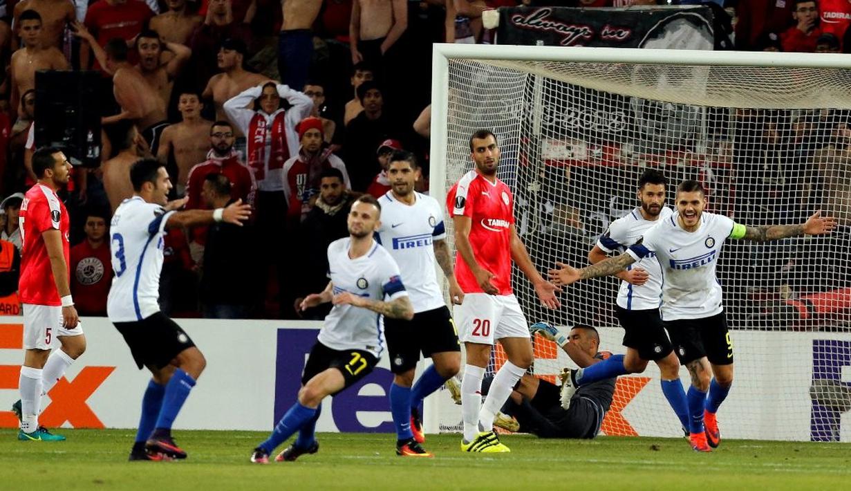 Inter Milan sempat unggul 2-0 atas Hapoel Beer Sheva pada babak pertama melalui gol Mauro Icardi dan Marcelo Brozovic. (Reuters/Ammar Awad) 