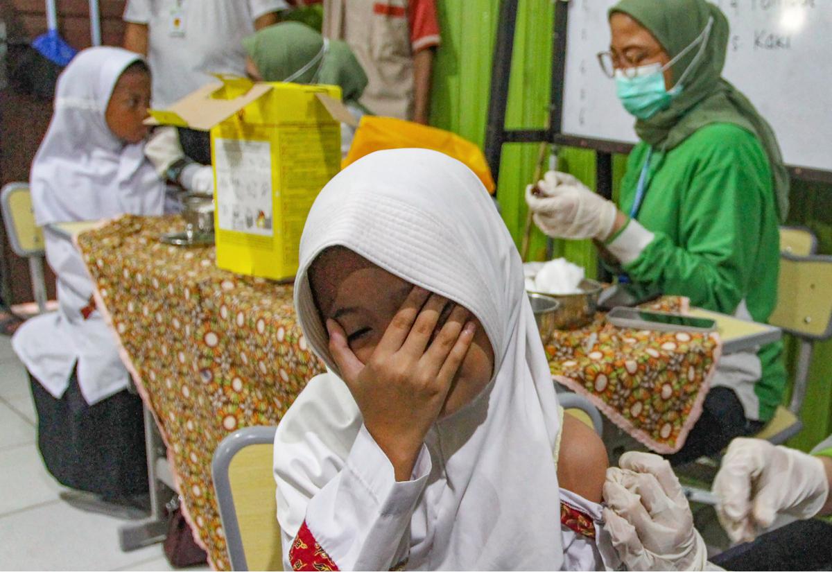 FOTO: Antusias Siswa SD Ikuti Imunisasi Massal BIAS 2025