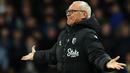 Claudio Ranieri. Pelatih asal Italia ini dipecat Watford pada 24 Januari 2022 usai menderita kekalahan dalam laga terakhirnya bersama The Hornets tiga hari sebelumnya. Watford kalah 0-3 dari Norwich, 21 Januari 2022 saat usianya menginjak 70 tahun dan 93 hari. (AFP/Adrian Dennis)