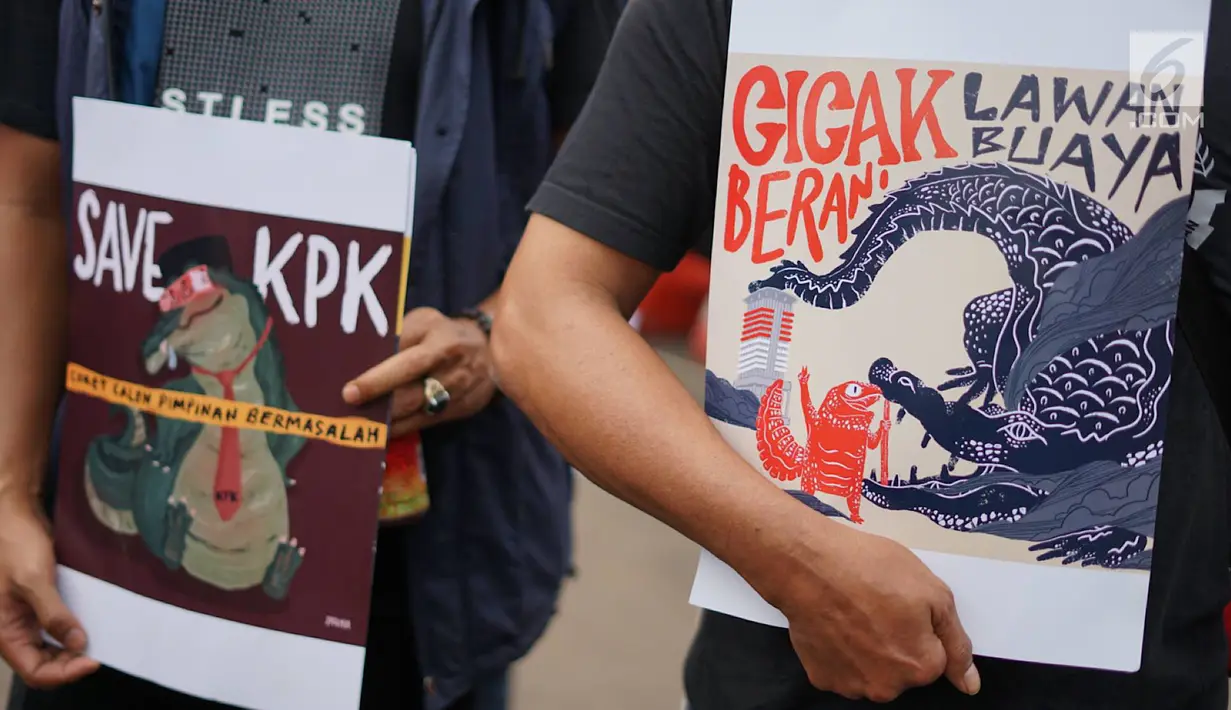 Massa gabungan membawa poster saat menggelar aksi damai terkait pemilihan calon pimpinan KPK di Jakarta, Kamis (5/9/2019). Massa menuntut Presiden Joko Widodo memilih pimpinan KPK yang bersih dan jujur karena banyaknya polemik seputar Capim KPK. (Liputan6.com/Immanuel Antonius)