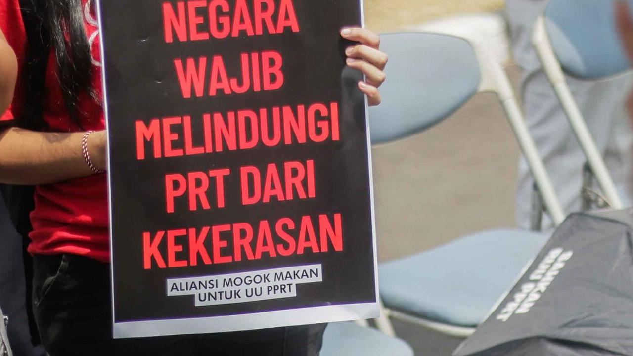 Para tokoh masyarakat dan jaringan masyarakat sipil juga akan tergabung
dalam aksi-aksi ini.