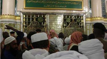 Berziarah ke Makam Nabi Muhammad SAW di Masjid Nabawi Madinah