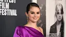 Selena Gomez berpose sambil tersenyum saat menghadiri pemutaran film "Selena Gomez: My Mind And Me" selama malam pembukaan AFI Fest 2022 di TCL Chinese Theatre di Hollywood, California pada 02 November 2022. Ia hadir di mana film dokumenter kesehatan mentalnya memulai debutnya. (Jon Kopaloff/Getty Images/AFP)