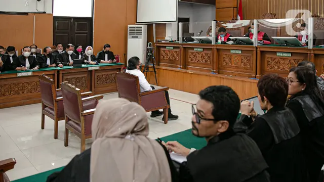 Lambaian Tangan Ferdy Sambo Sesaat Sebelum Sidang Vonis Kasus Pembunuhan Brigadir J